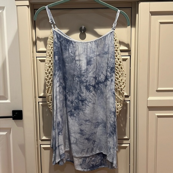 Women’s SZ LARGE UMGEE long sleeve cold shoulder top with crochet detail - Picture 1 of 8